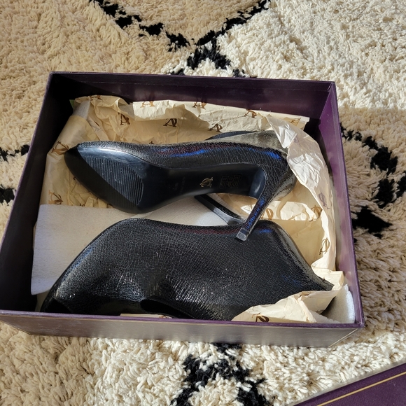 Vince Camuto Signature VI-Ronan Black Bootie Heel - Picture 8 of 8